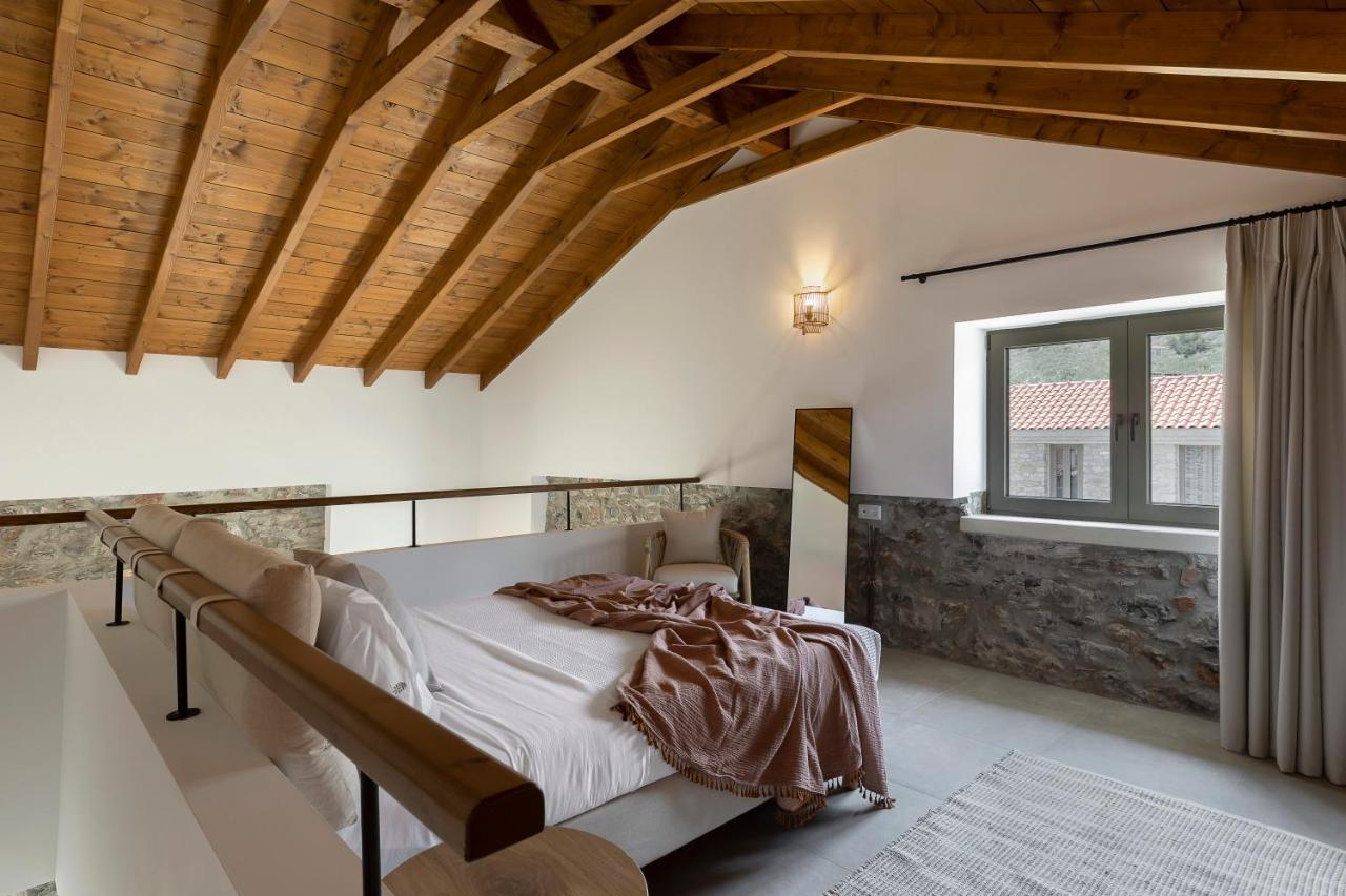 Lichnos Luxury Suites Sourpi Exterior photo
