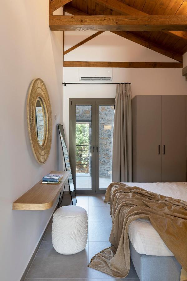 Lichnos Luxury Suites Sourpi Exterior photo